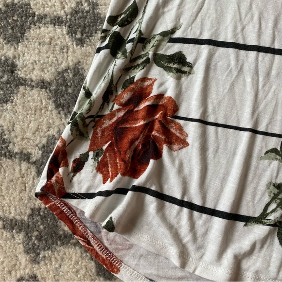 Maurices White & Floral & Striped Print 3/4 Sleeve Blouse Size Medium - Picture 5 of 9